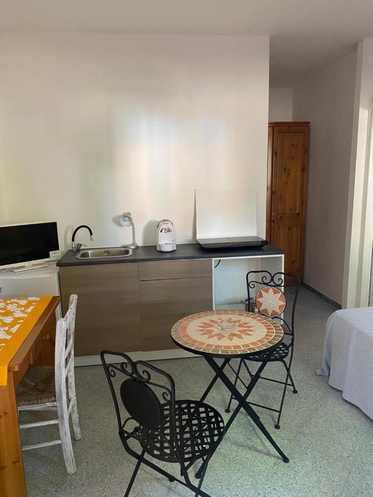 Aparthotel Le Stanze Del Mare Golfo Aranci Zimmer foto