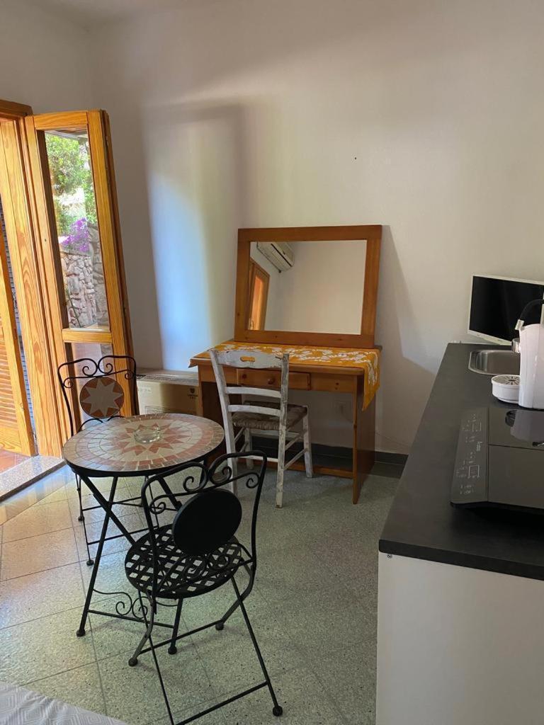 Aparthotel Le Stanze Del Mare Golfo Aranci Zimmer foto
